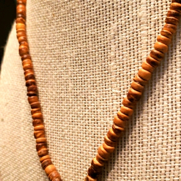 Wooden Beaded Necklace with Turtle Pendant - Picture 5 of 6